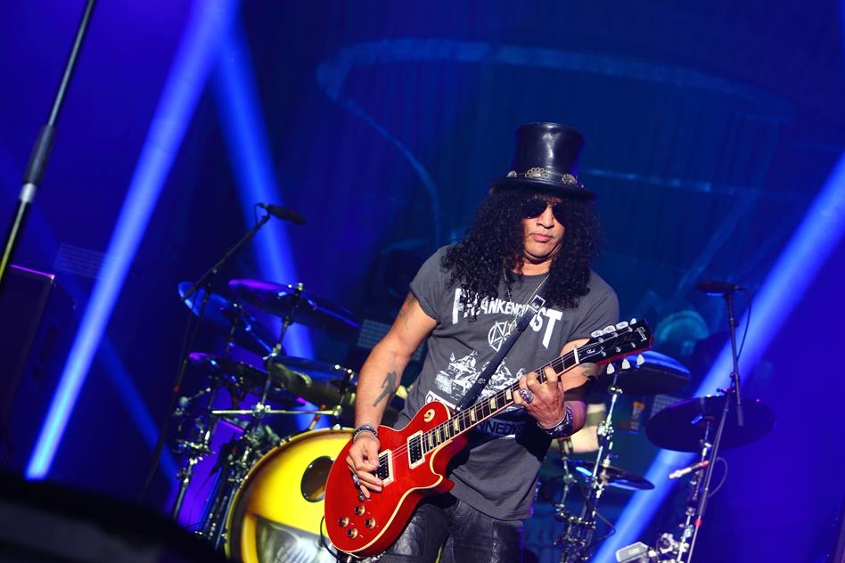 World On Fire: Slash, Myles Kennedy und die Conspirators. – Slash begrüßt die bayerische Hauptstadt.