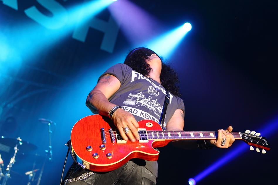 World On Fire: Slash, Myles Kennedy und die Conspirators. – Schon gar nicht beim Meister selbst.