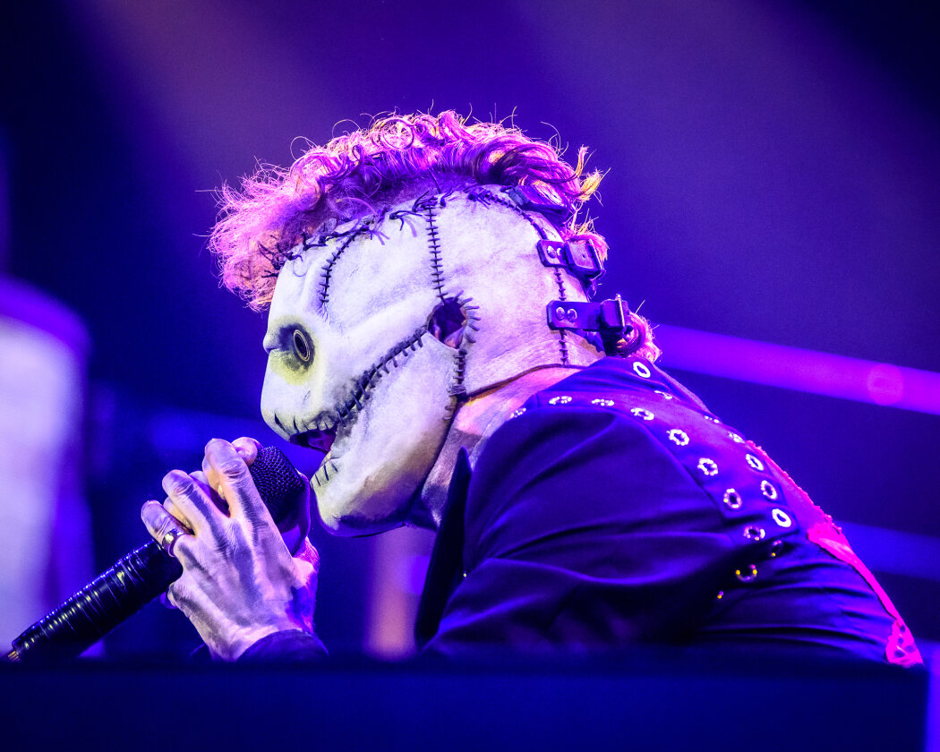 Slipknot – Am längsten Tag des Jahres bitten Corey Talor und Co.  zum teuflischen Maskenball. In der so gut wie ausverkauften Mercedes-Benz Arena in Berlin liefern sie eine infernalische Show. – Corey Taylor.