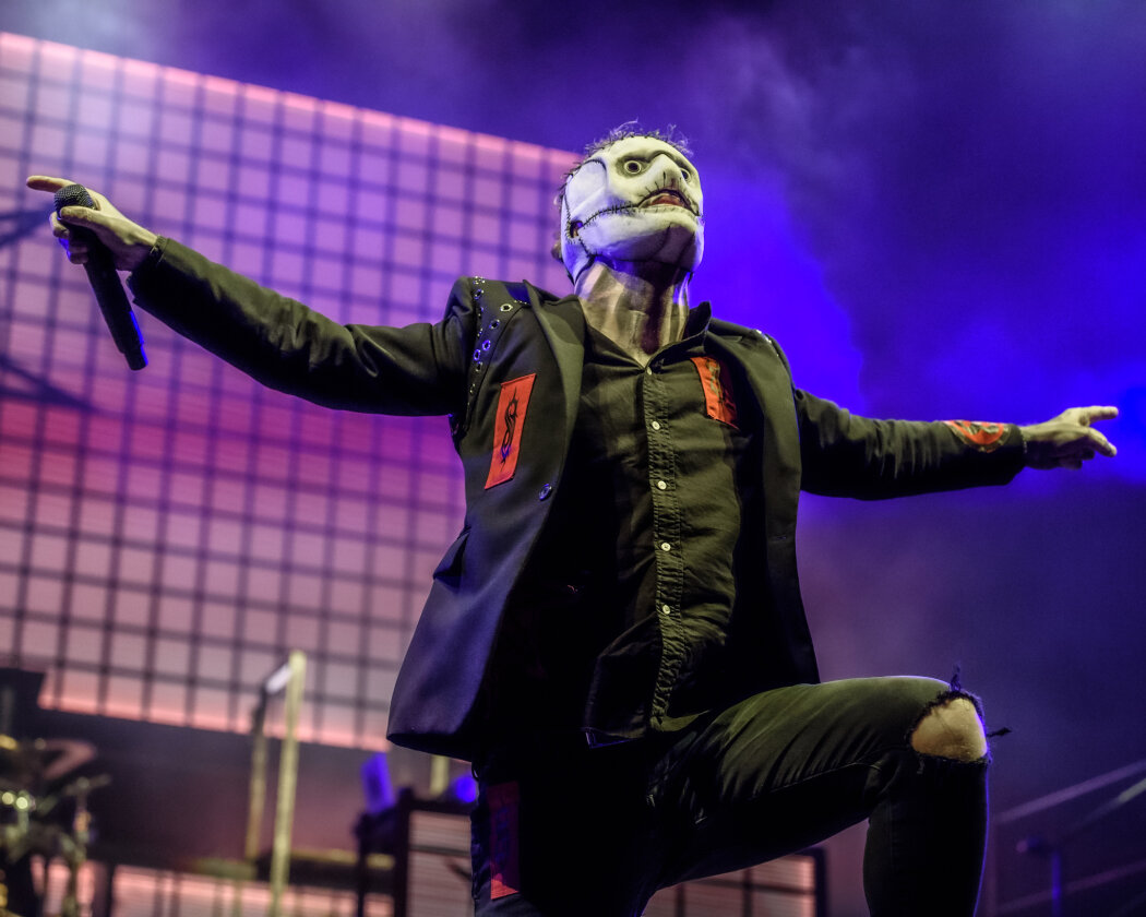 Slipknot – Am längsten Tag des Jahres bitten Corey Talor und Co.  zum teuflischen Maskenball. In der so gut wie ausverkauften Mercedes-Benz Arena in Berlin liefern sie eine infernalische Show. – Corey Taylor.