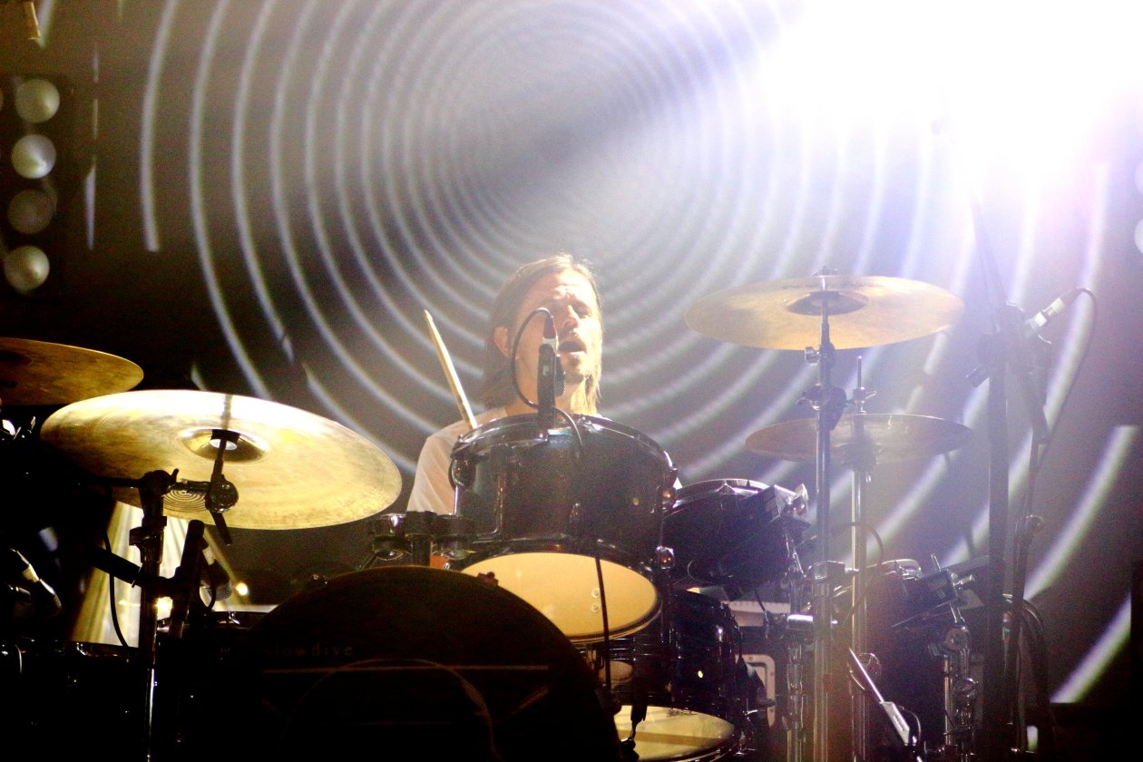 Slowdive – Ausverkaufte Show der Shoegaze-Pioniere am Tag der Deutschen Einheit. – Simon Scott