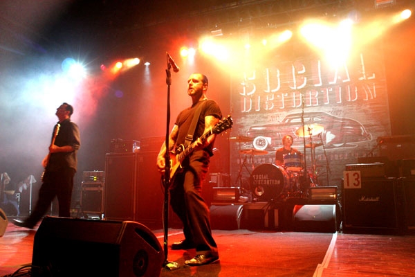 30 Years of Underground Rock'n'Roll. – Social Distortion