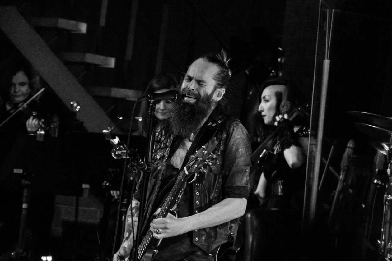 Mit Streichquartett in Berlin-Schönebergs denkmalgeschützter Neogotik-Kirche. – Sólstafir.