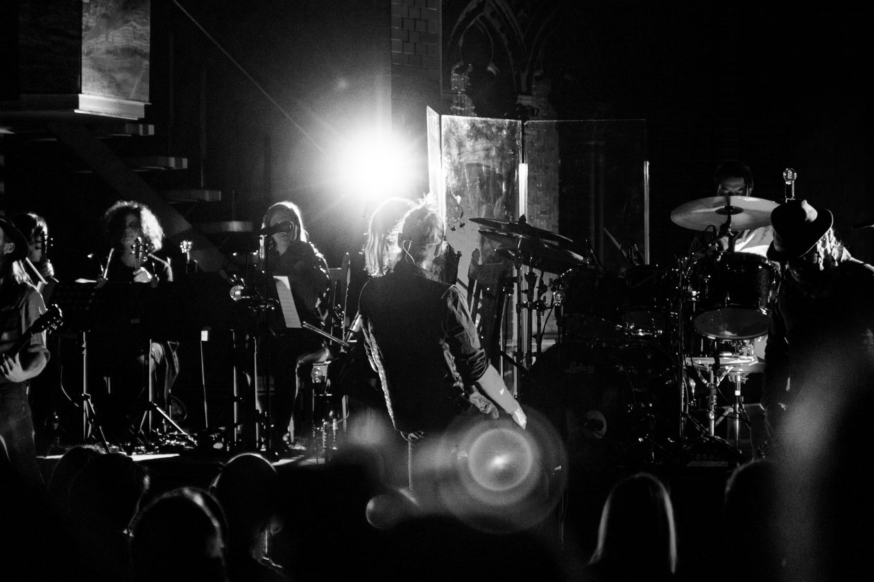 Sólstafir – Mit Streichquartett in Berlin-Schönebergs denkmalgeschützter Neogotik-Kirche. – Heute mit Streichquartett.