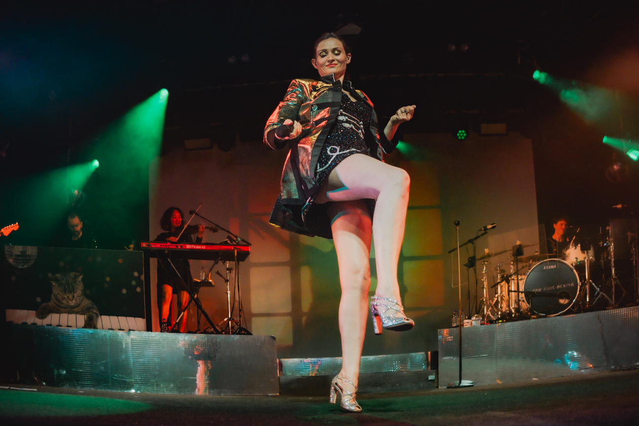Sophie Ellis-Bextor – Sophie Ellis-Bextor.