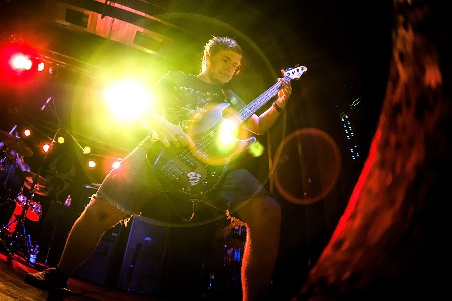 Soulfly – Heavy Thrash-Dreier im C-Club. – Lody Kong.