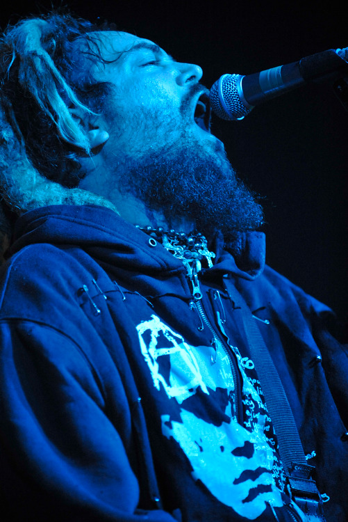 Soulfly – Bang your head to this! Max Cavalera in Rage. – Mit "Conquer" auf Tour.