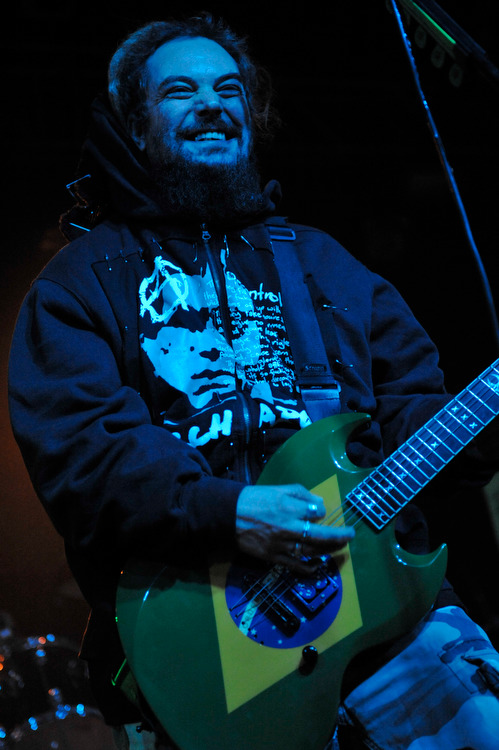 Bang your head to this! Max Cavalera in Rage. – Stets auf der Straße: Soulfly.