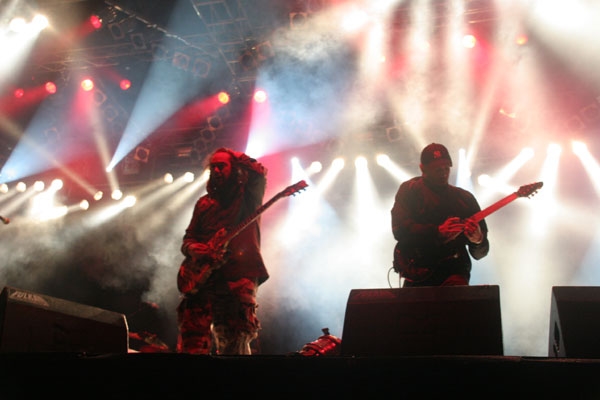 Soulfly – Machen eine auf dicke Hose, haben ihren Zenith aber hinter sich. – 