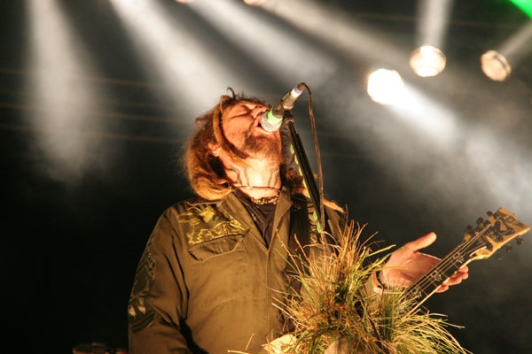 Soulfly – Machen eine auf dicke Hose, haben ihren Zenith aber hinter sich. – 