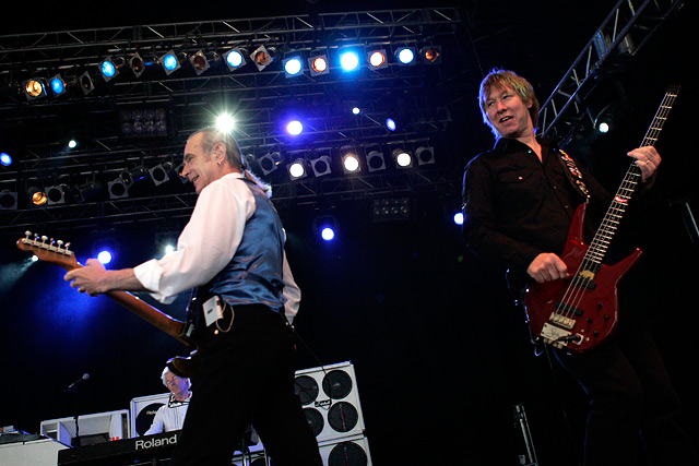 Status Quo – Alte Herren - großer Rock. Rossi und Parfitt auf der Bonner Museumsmeile. – 