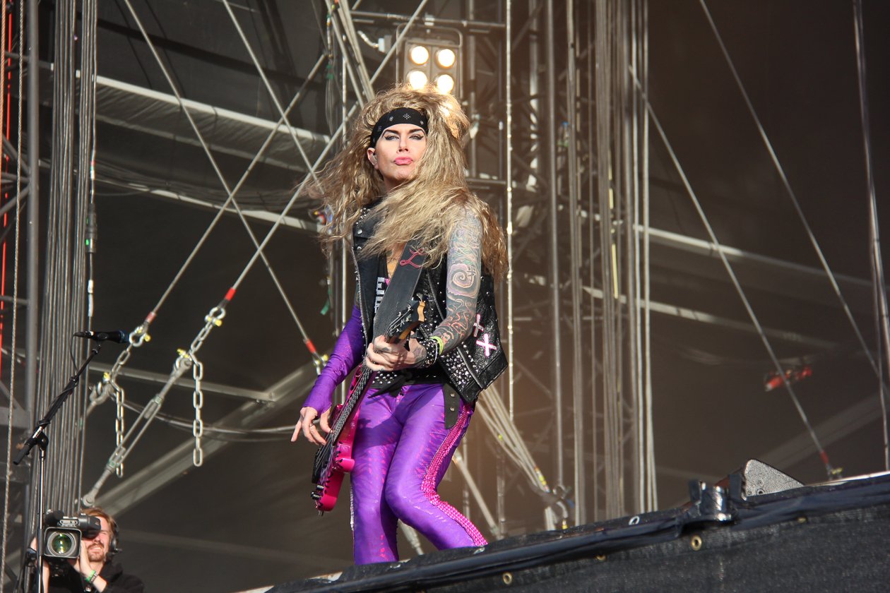 Steel Panther – Eine kurzweilige Glam-Metal-Show. – Lexxi Foxx.