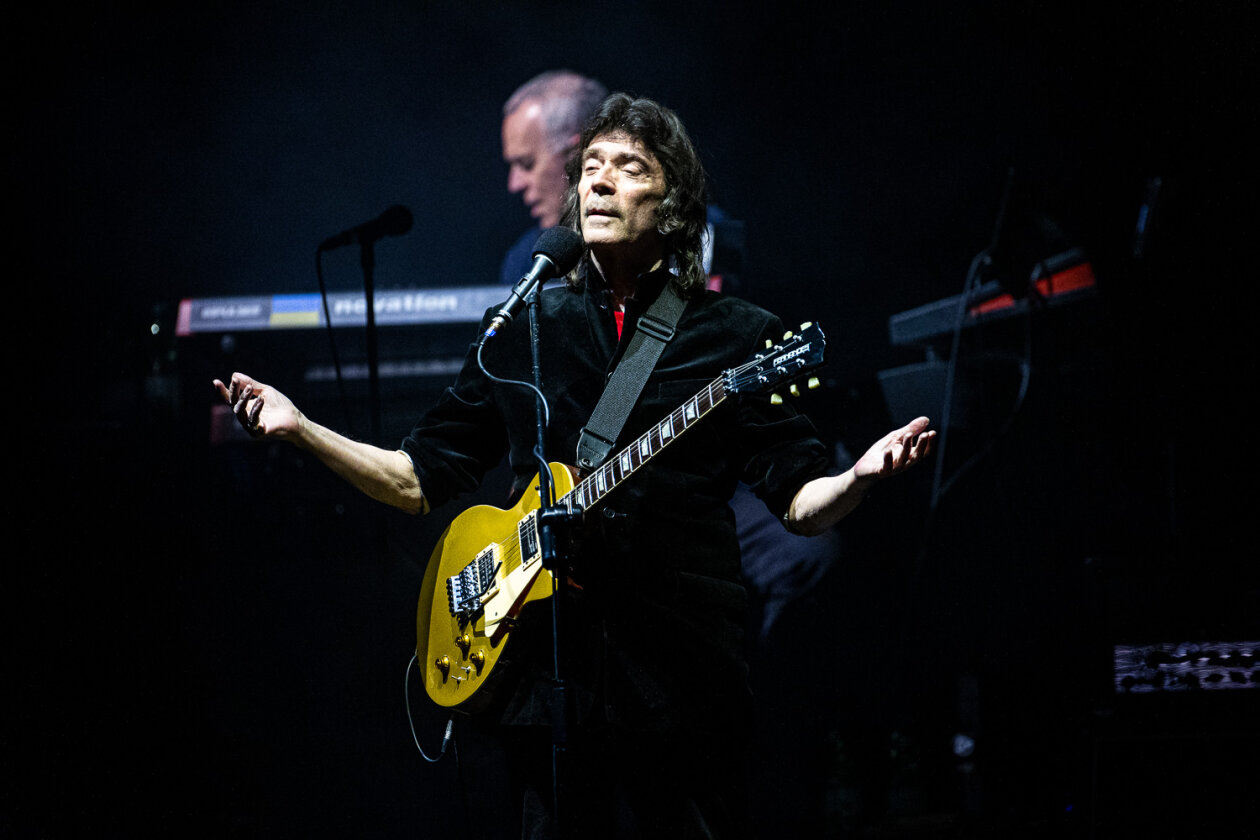 Auf "Foxtrot At Fifty-Tour": Der legendäre Gitarrist, ein Genesis-Mitglied in den 70ern, zu Gast in der Hauptstadt. – Steve Hackett.