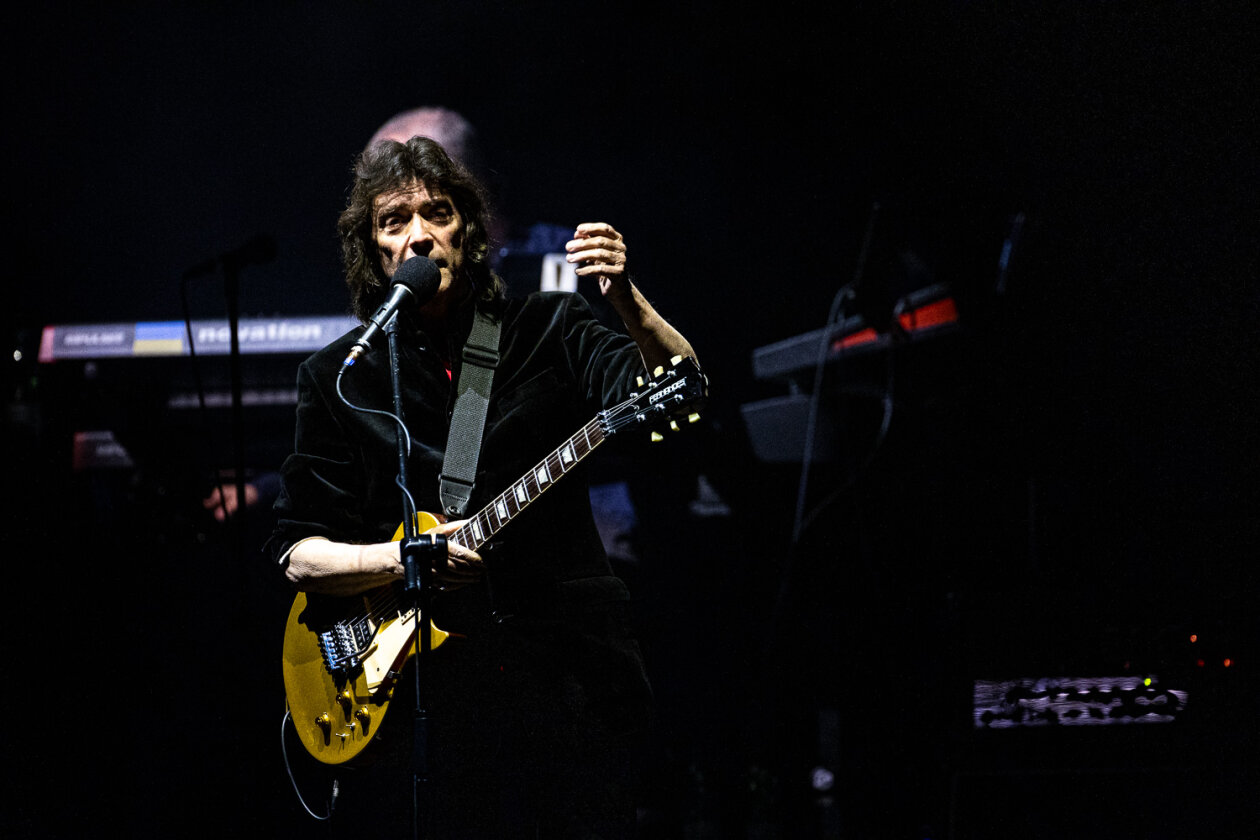 Auf "Foxtrot At Fifty-Tour": Der legendäre Gitarrist, ein Genesis-Mitglied in den 70ern, zu Gast in der Hauptstadt. – Steve Hackett.