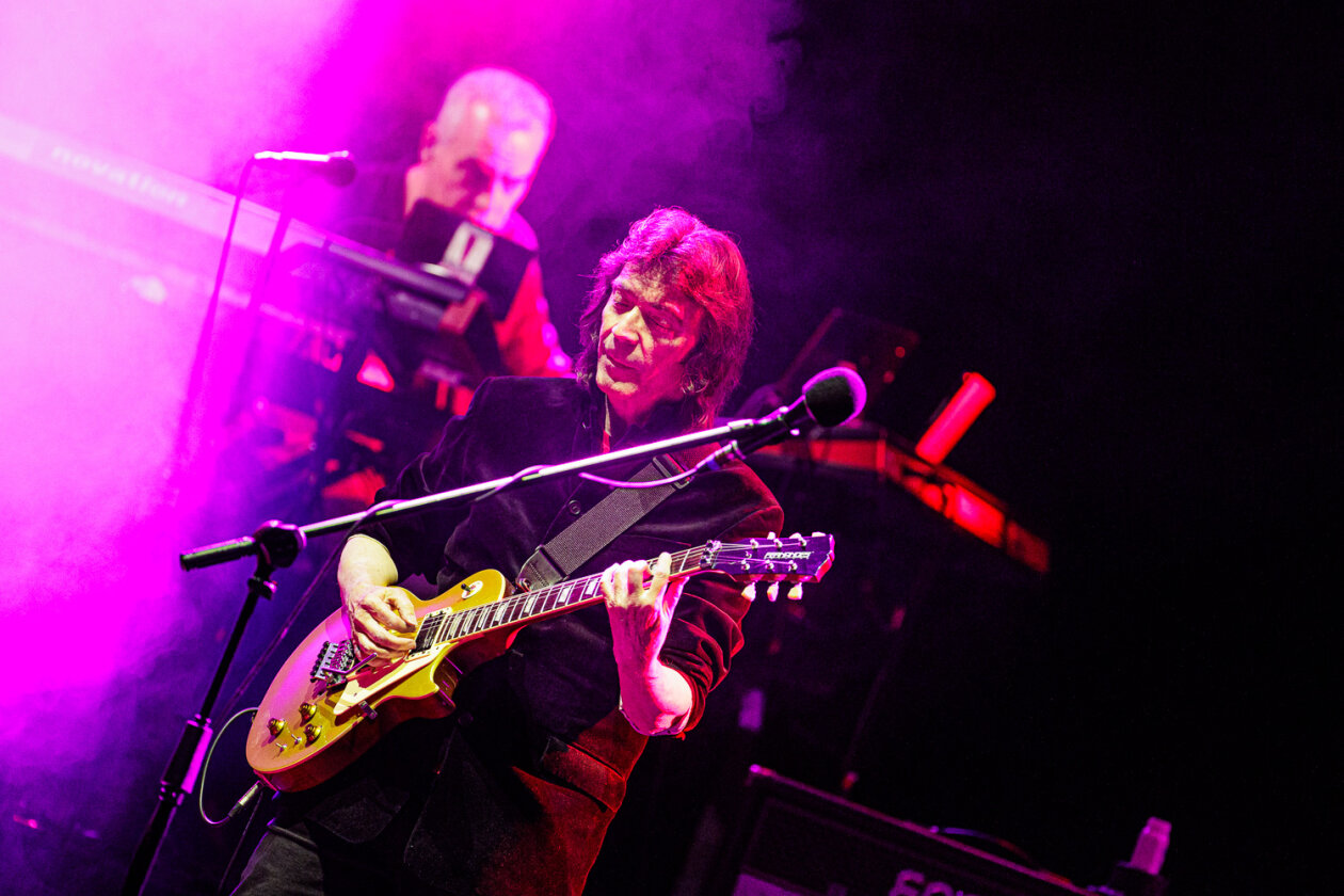 Auf "Foxtrot At Fifty-Tour": Der legendäre Gitarrist, ein Genesis-Mitglied in den 70ern, zu Gast in der Hauptstadt. – Steve Hackett.