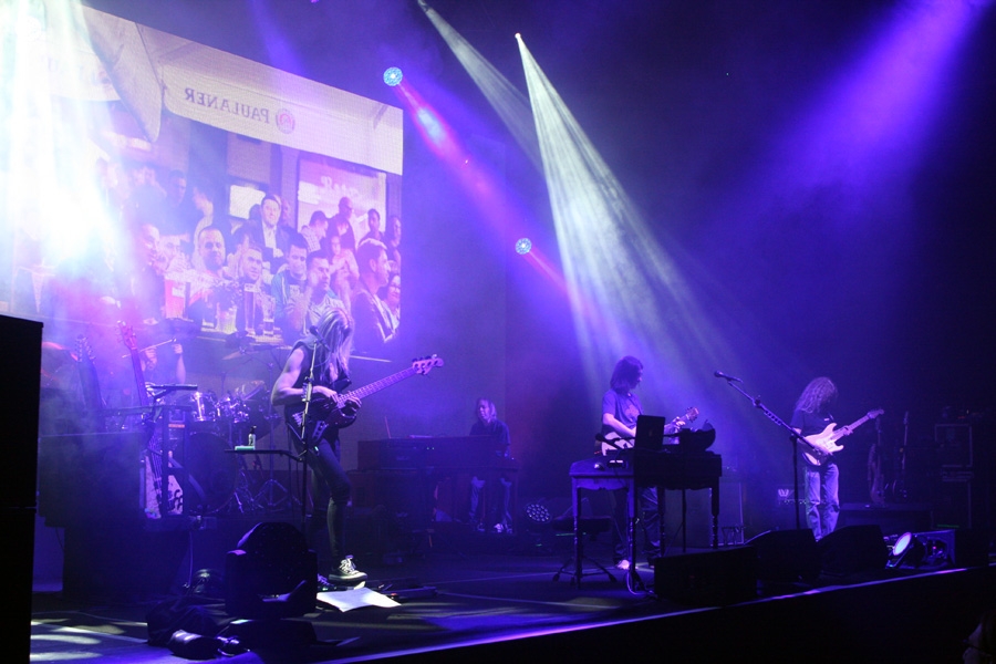 Steven Wilson – "Hand.Cannot.Erase" live. – 
