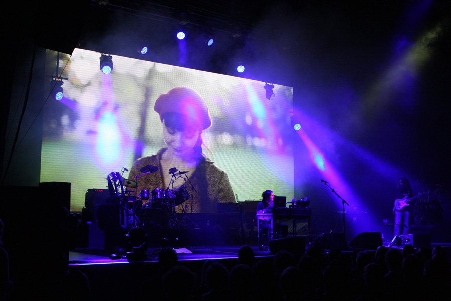 Steven Wilson – "Hand.Cannot.Erase" live. – 