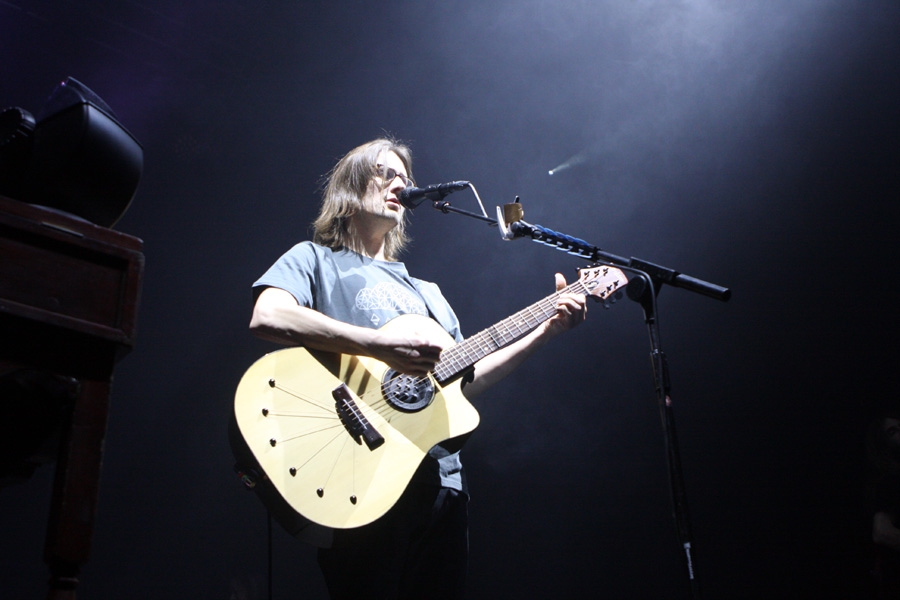 Steven Wilson – "Hand.Cannot.Erase" live. – 
