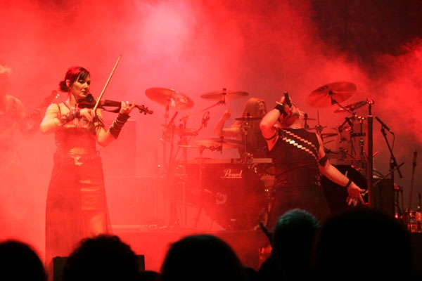 Subway To Sally – Auch als Exoten im Line-Up machen die STS richtig was her. – 