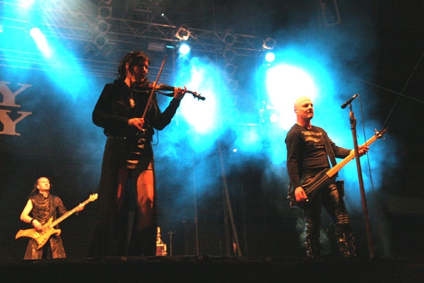 Subway To Sally – Ein mehr als unterhaltsamer Headliner. – Subway To Sally in action.