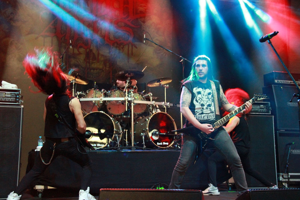Legten die Halle in Schutt und Asche. – Suicidal Angels.