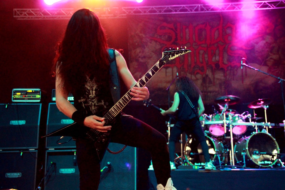 Legten die Halle in Schutt und Asche. – Suicidal Angels.