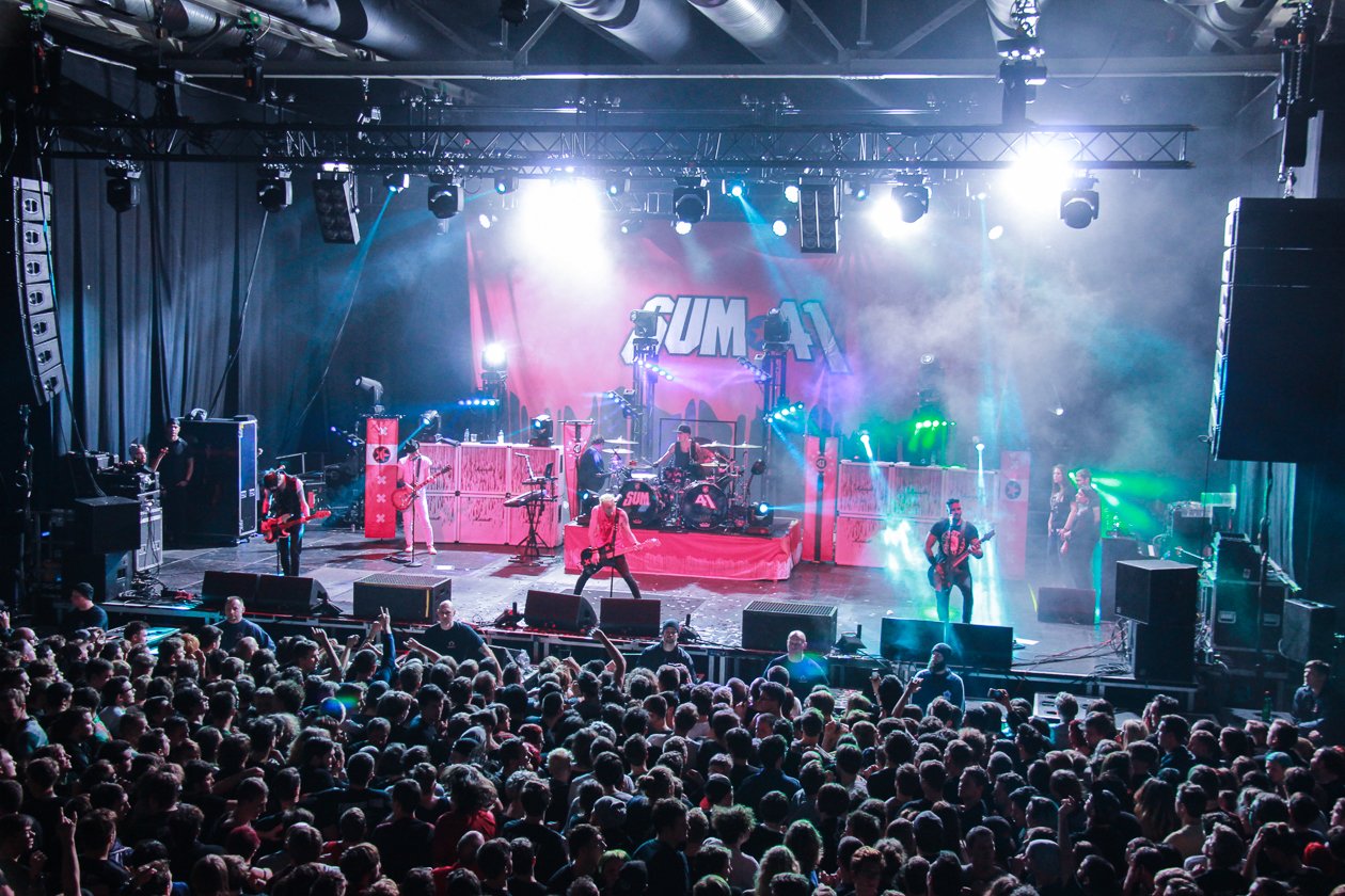 Ein Haufen guter Laune auf der Punkpop-Party mit Deryck Whibley und Co. in der Hauptstadt. – Sum 41.