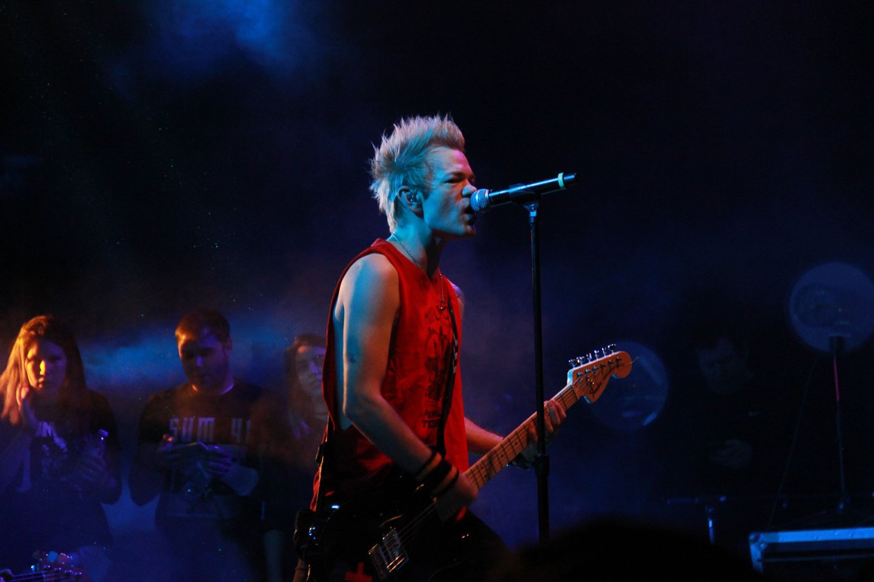 Sum 41 – Ein Haufen guter Laune auf der Punkpop-Party mit Deryck Whibley und Co. in der Hauptstadt. – On stage.