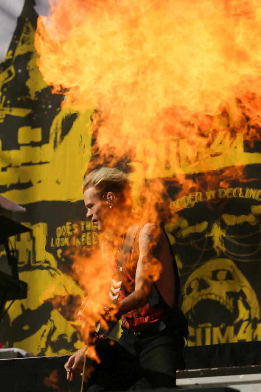 Die Kanadier lieferten Hits am Fließband: Skatepunkrock vom Feinsten. – Sum 41.