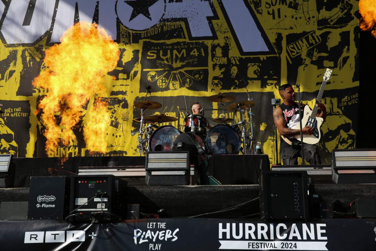 Die Kanadier lieferten Hits am Fließband: Skatepunkrock vom Feinsten. – Sum 41.