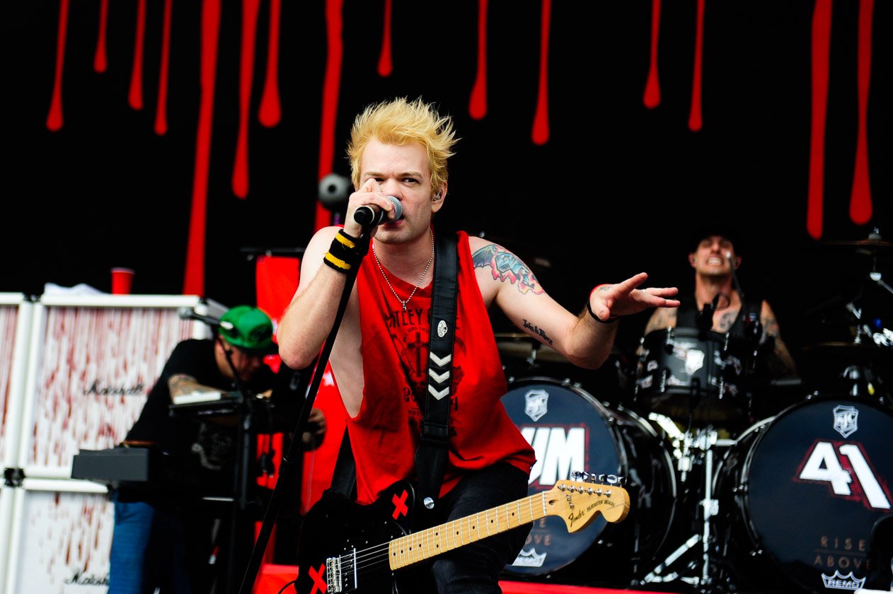 Deryck Whibley und Co. rockten den Ring. – Sum 41 ... 