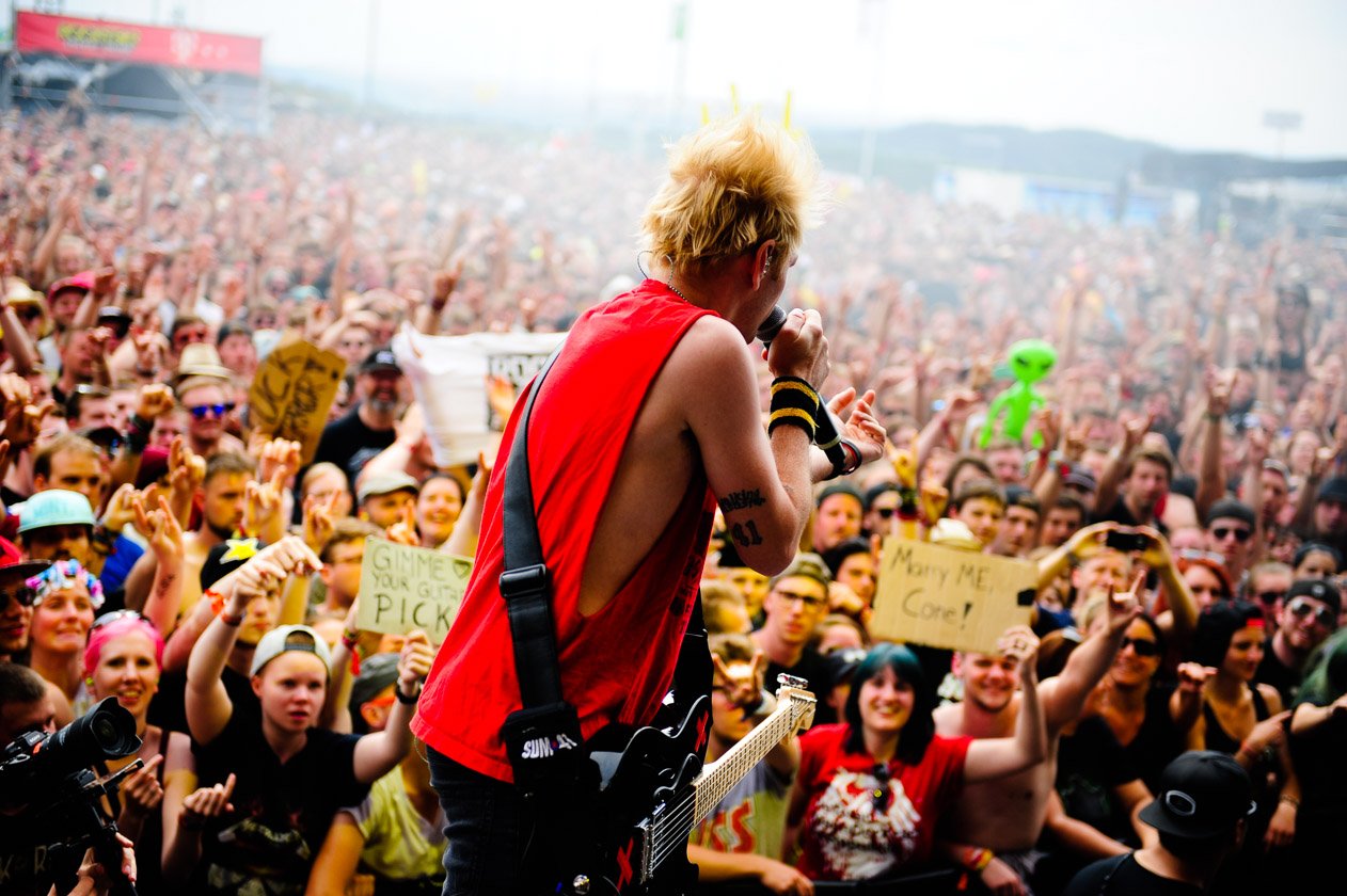 Deryck Whibley und Co. rockten den Ring. – Sum 41.