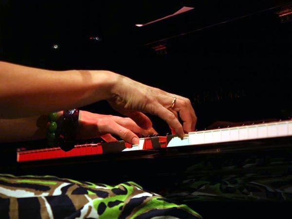 Susi Hyldgaard macht auf der "It's Love We Need"-Tour Station in der Singener Gems. – ... ihre Songs für Big Band arrangieren.