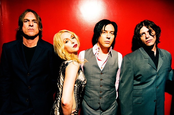 Sweethead – Die Band um den Queens-Gitarristen Troy Van Leeuwen. – 2009 nimmt der Bekanntheitsgrad ...