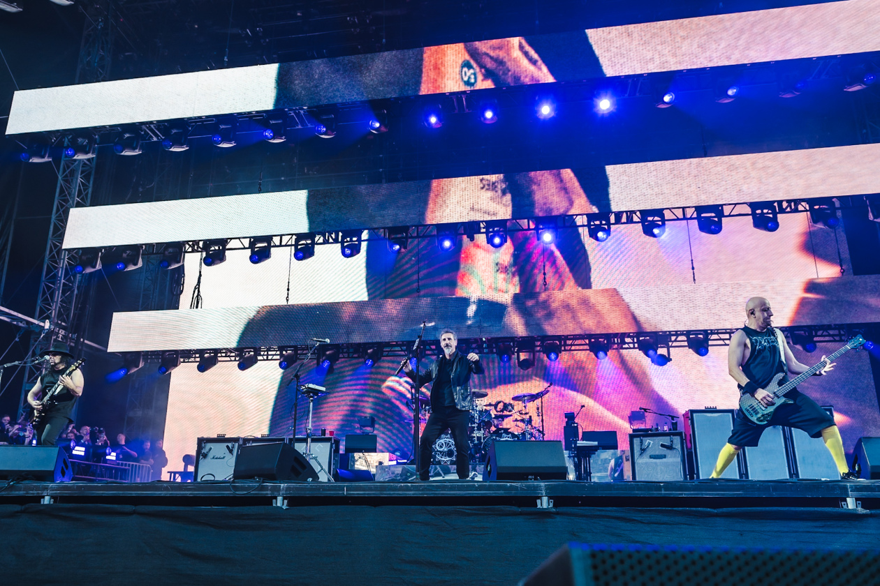 System Of A Down – Serj Tankian und Band legten eines der Konzerte des Jahres auf die Bühne. – SOAD.