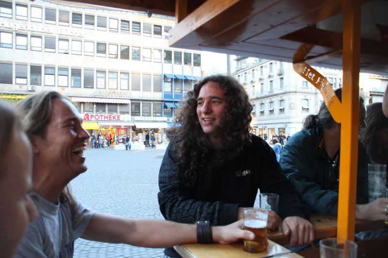 Tankard und Bagage auf der Bierbike-Tour durch Frankfurt. – Gerre