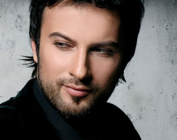Tarkan zeigt seine Schokoladenseite. – 