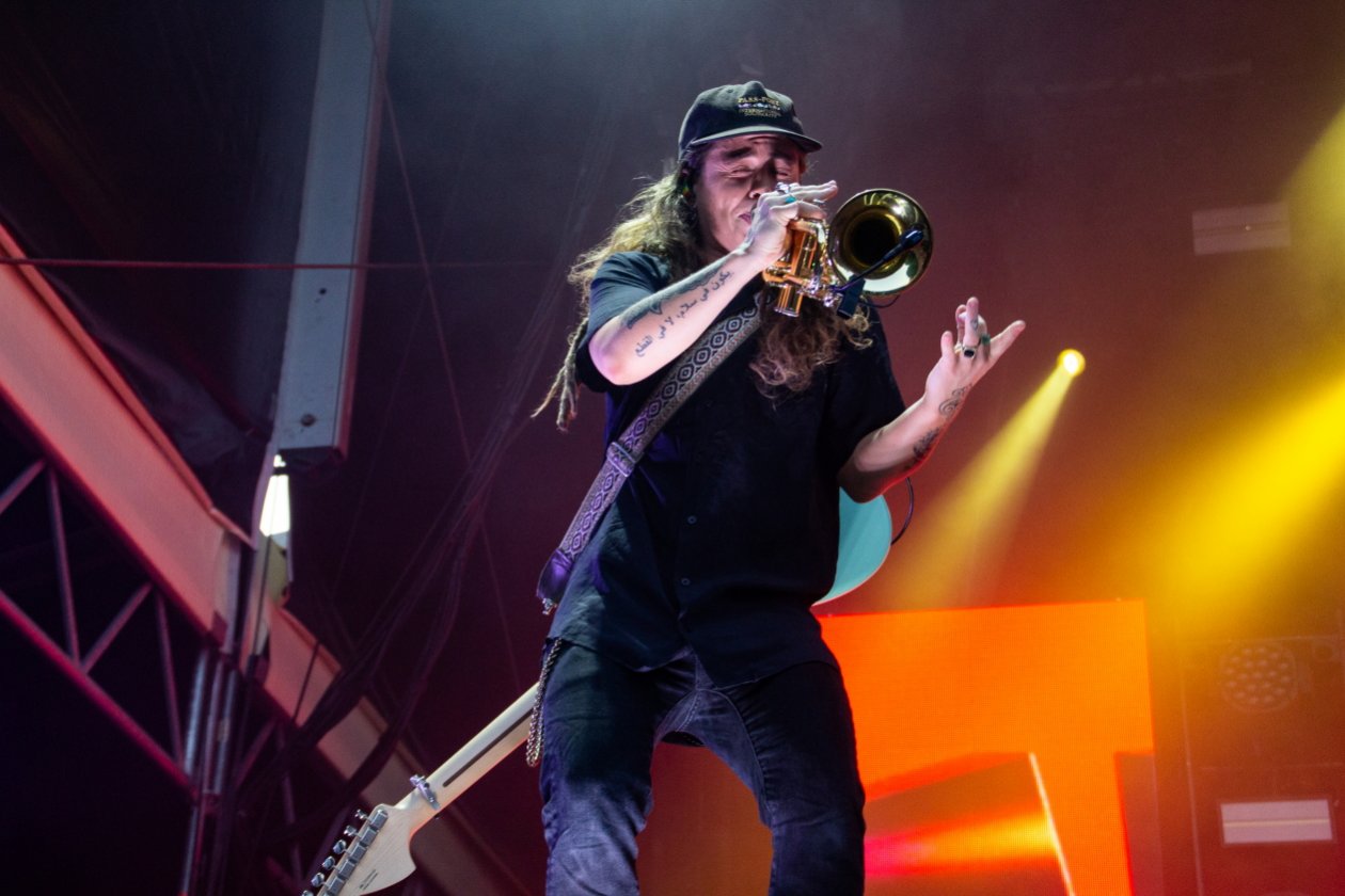 Tash Sultana – Man wechselt munter die Instrumente.