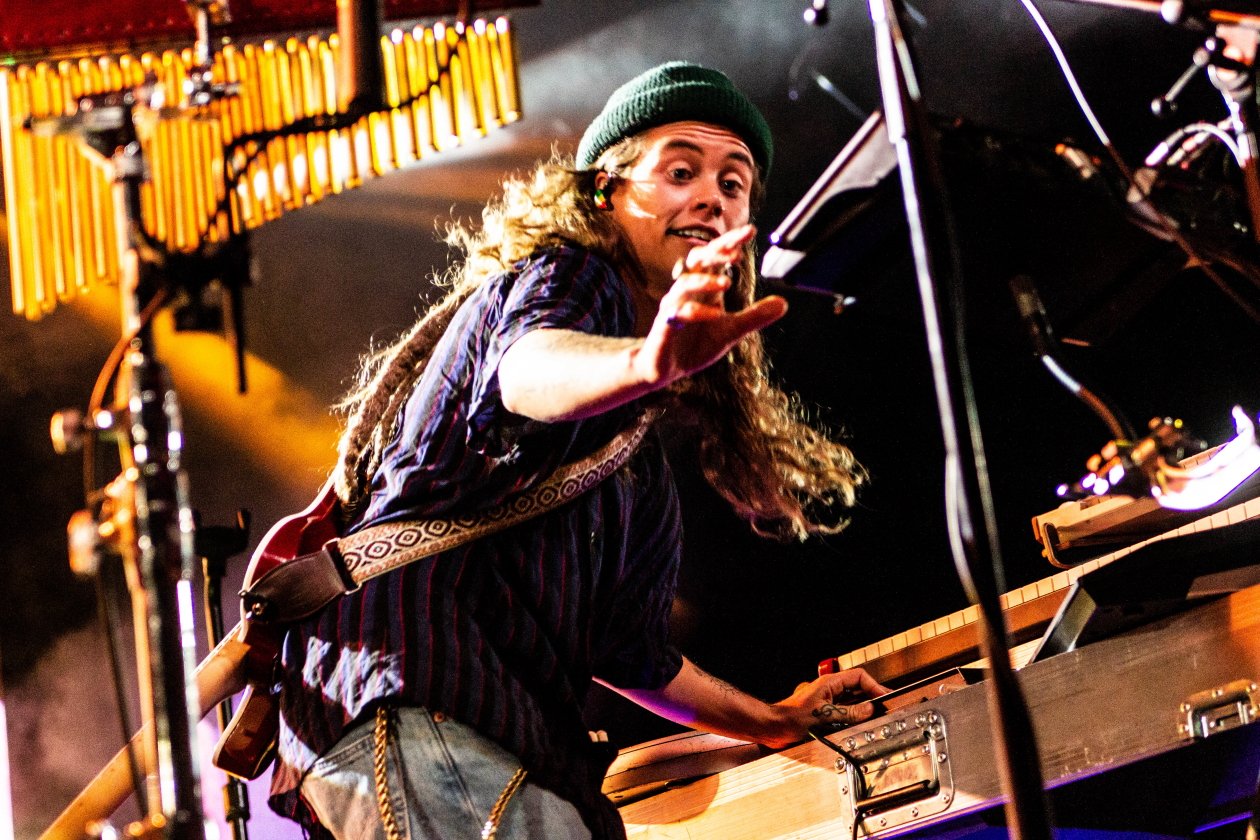 Tash auf ausverkaufter "Flow State"-Tournee. – Tash Sultana.
