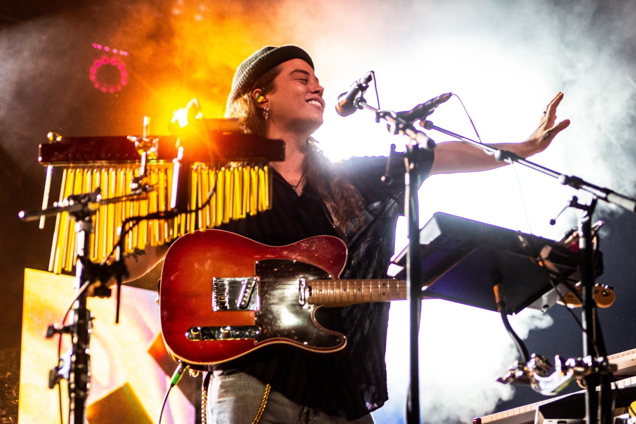 Tash Sultana – Tash auf ausverkaufter "Flow State"-Tournee. – Der erste von ...