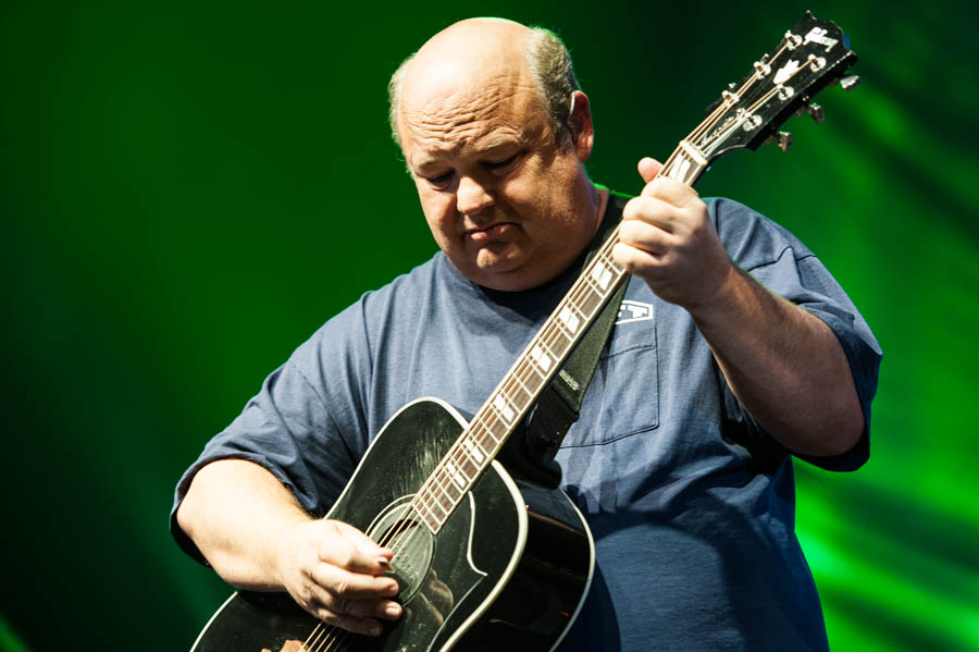 Zwei dicke Kerle und ihre Gitarren: Tenacious D rocken in Düsseldorf. – Tenacious D