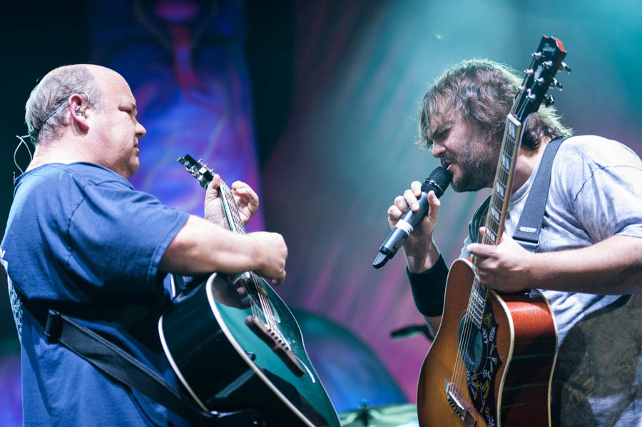 Zwei dicke Kerle und ihre Gitarren: Tenacious D rocken in Düsseldorf. – Tenacious D