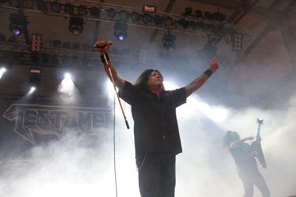 Auch ohne ihren Leadgitarristen sind Testament eine Macht. – 