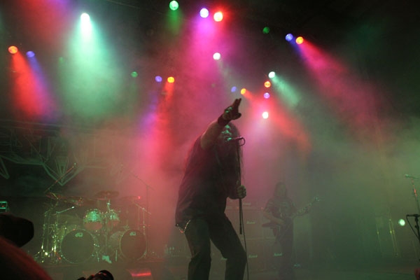 Auch ohne ihren Leadgitarristen sind Testament eine Macht. – 