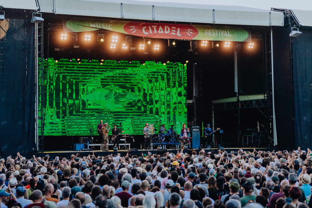 Space-Tanzparty und viel Nostalgie: Fred Schneider, Kate Pierson und Kate Piesron live. – The B-52's.