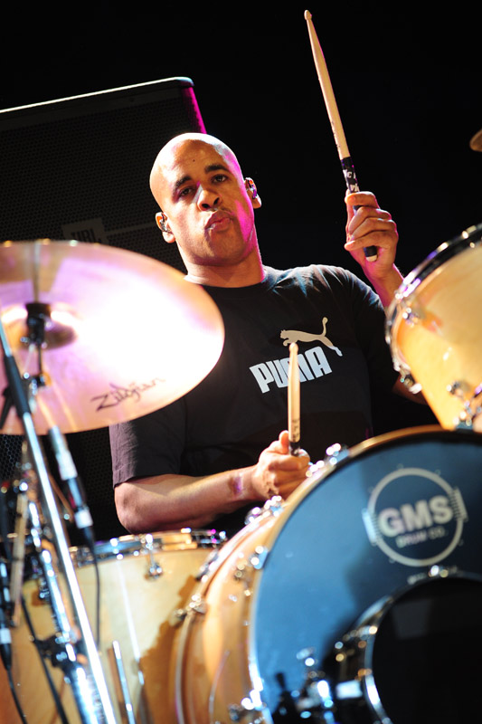 The B-52's – Nix da Nostalgie-Comeback: It's cosmic! – Additional drummer Sterling Campbell.