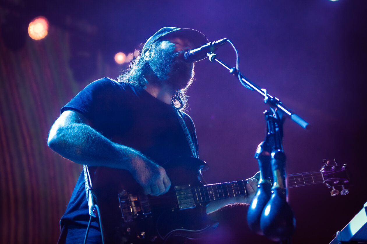 Auf Co-Headlinertour mit The Dandy Warhols. – The Black Angels.