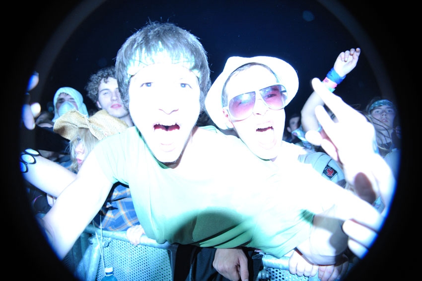 The Bloody Beetroots zelebrieren das Rave-Chaos. – "I Love The Bloody Beetroots!"