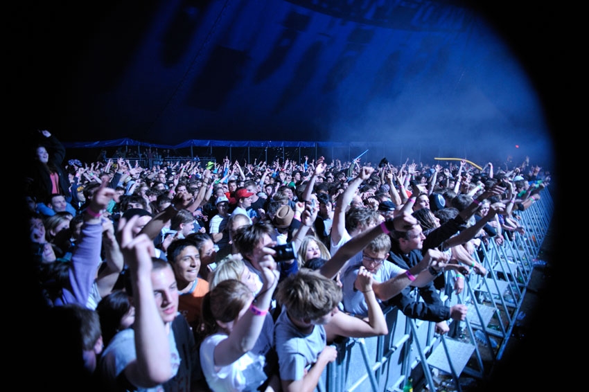 The Bloody Beetroots zelebrieren das Rave-Chaos. – Rave-Massaker am Openair St.Gallen.