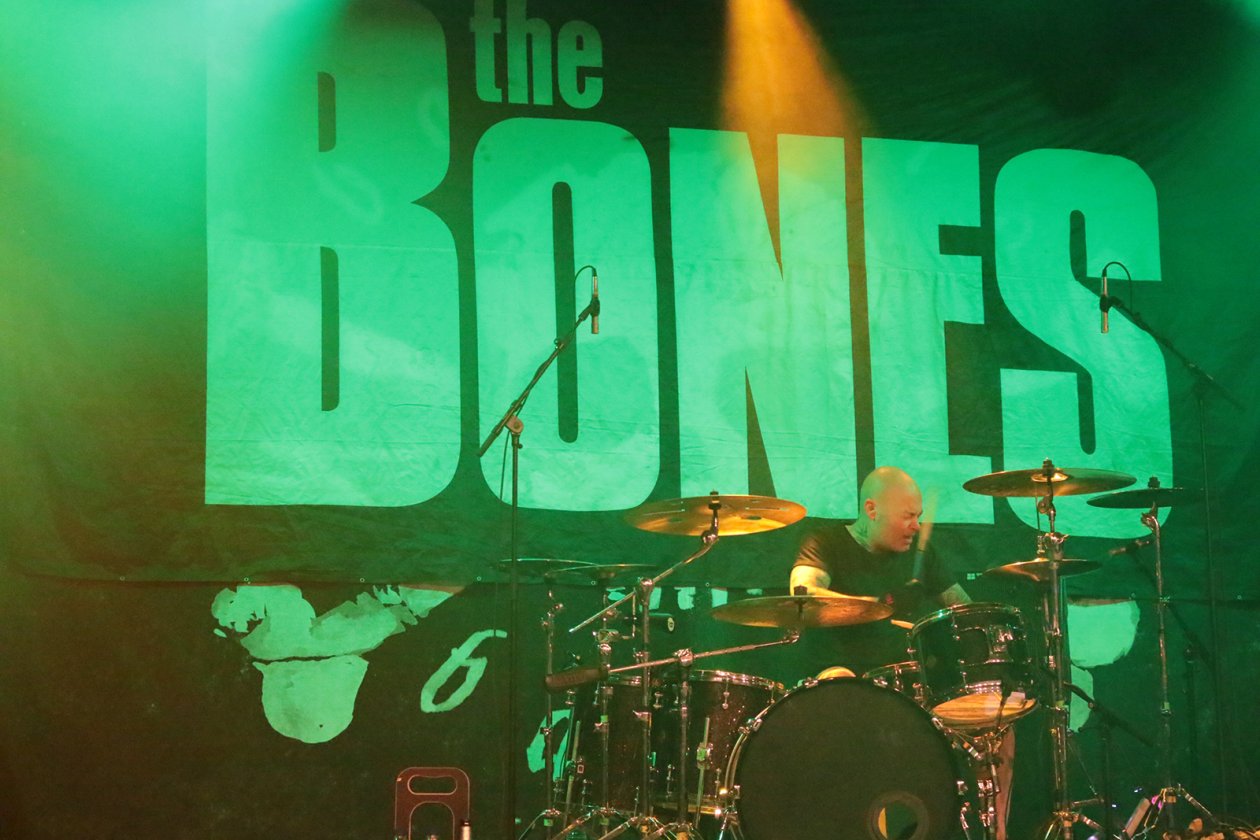 Support für die Backyard Babies. – The Bones.